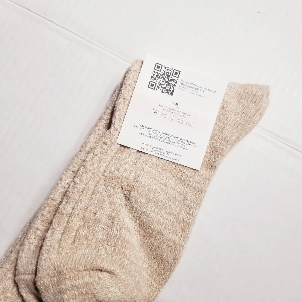 NWT PUDUS SWEATER SOCKS SIZE 6 TO 10 SHOE SIZE